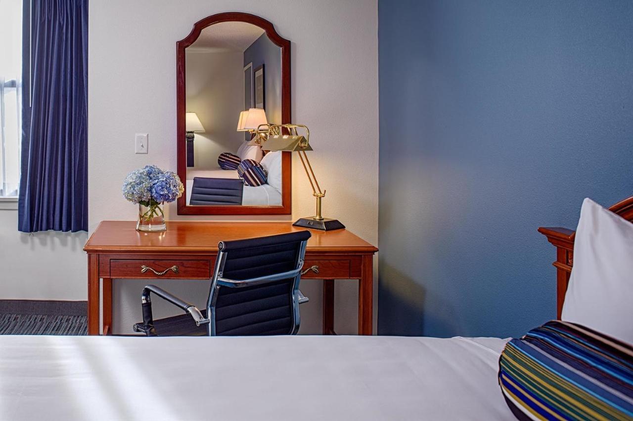 Queen Room with Two Queen Beds at Federal City Inn & Suites