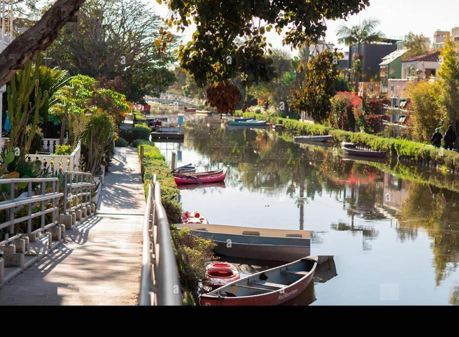  | Villa 3 bedrooms on Venice Beach Canal.