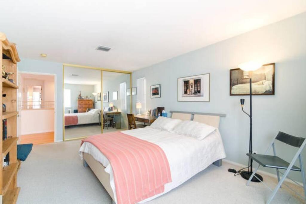  | Villa 3 bedrooms on Venice Beach Canal.