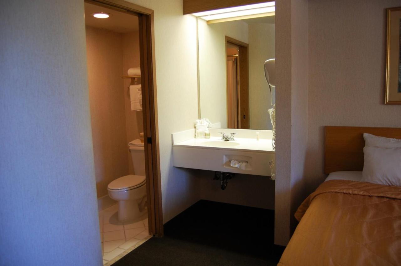 King Room with Two King Beds - Non-Smoking at Super 8 by Wyndham Show Low