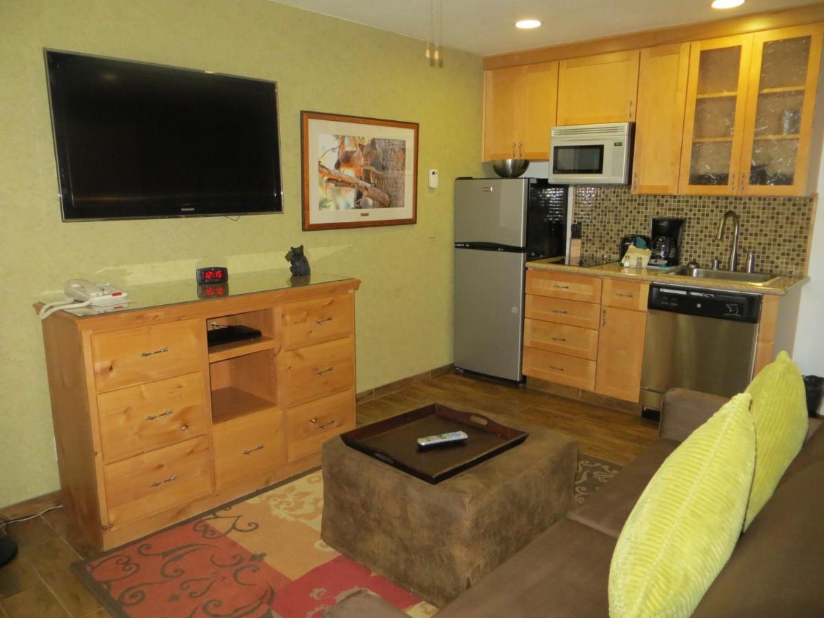 Deluxe Studio at Stardust Lodge