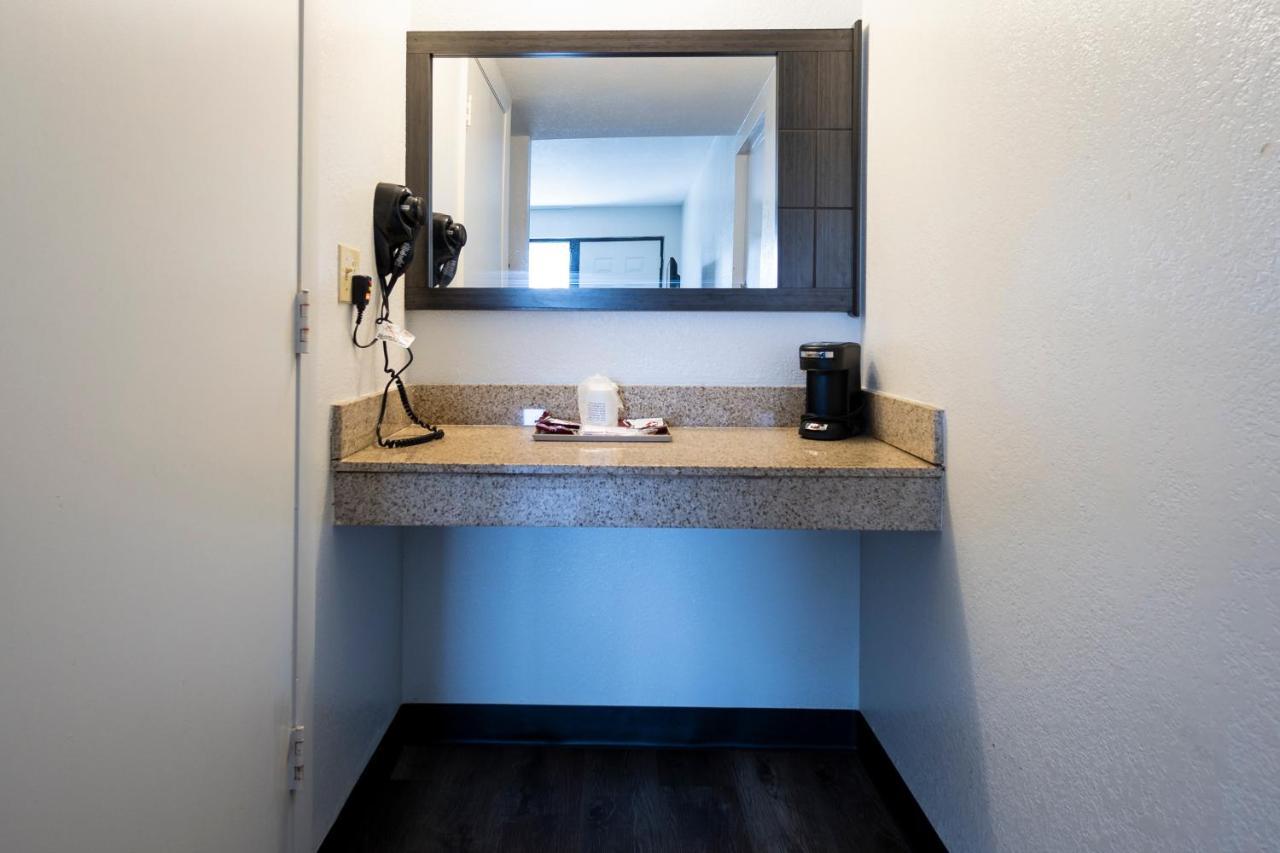  | Ocean Breeze Inn