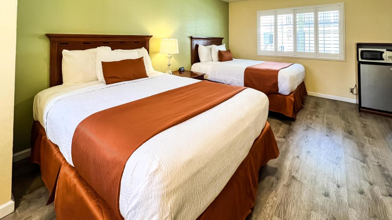 Two Queen Beds - Non-Smoking at The Old West Inn