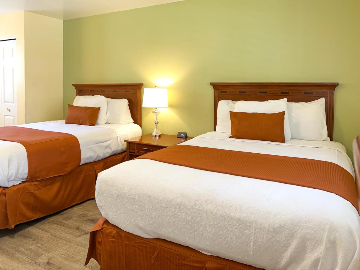 Two Queen Beds - Non-Smoking at The Old West Inn