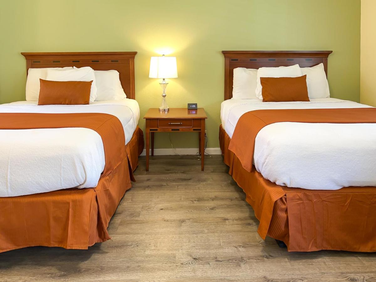 Two Queen Beds - Non-Smoking at The Old West Inn