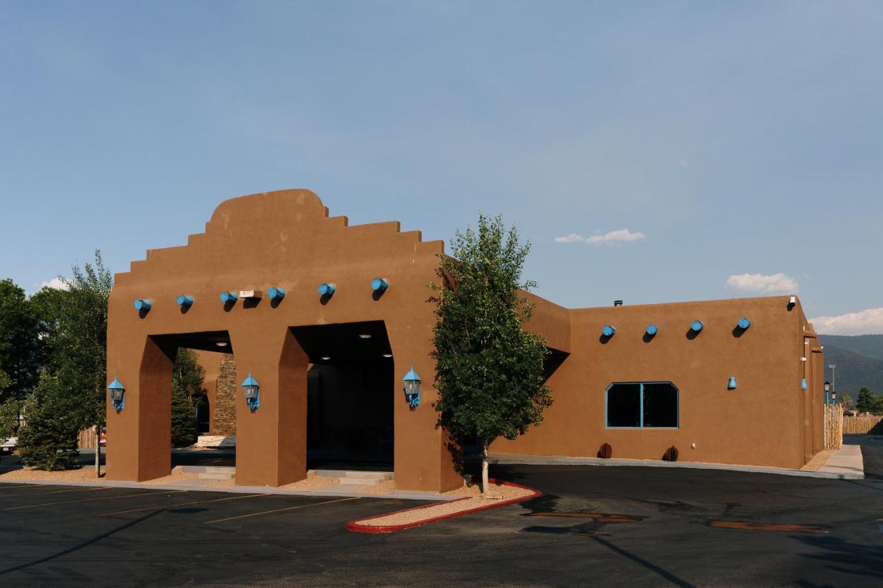 | Taos Valley Lodge