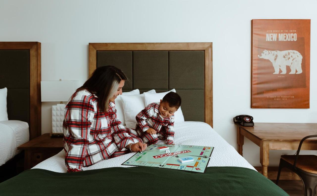 | Taos Valley Lodge
