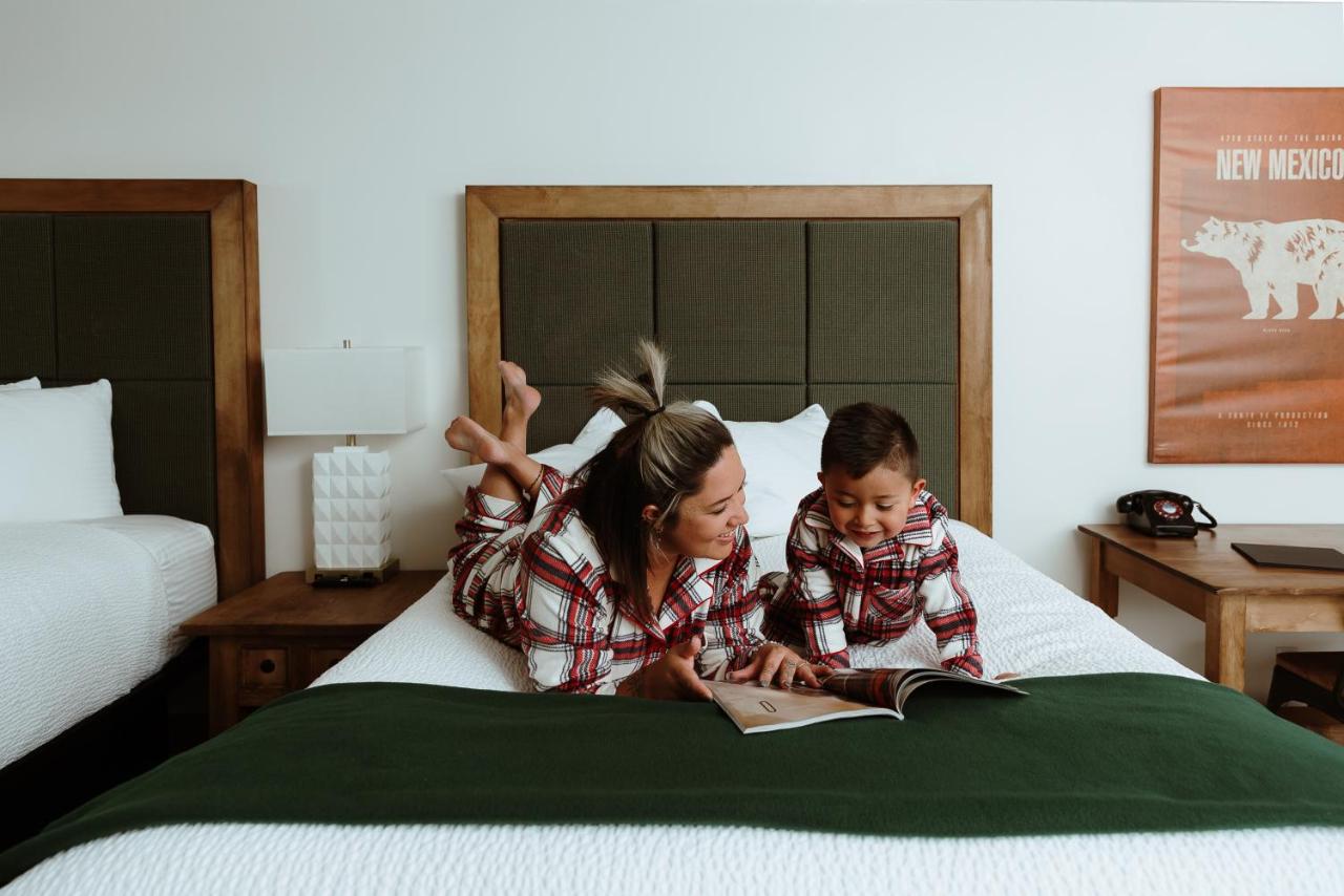 | Taos Valley Lodge