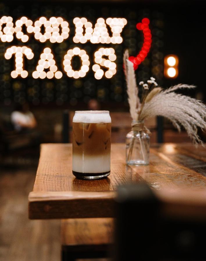| Taos Valley Lodge