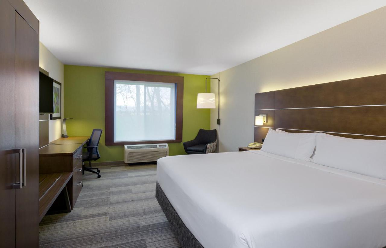 King Room - Disability Access at Holiday Inn Express Ellensburg by IHG
