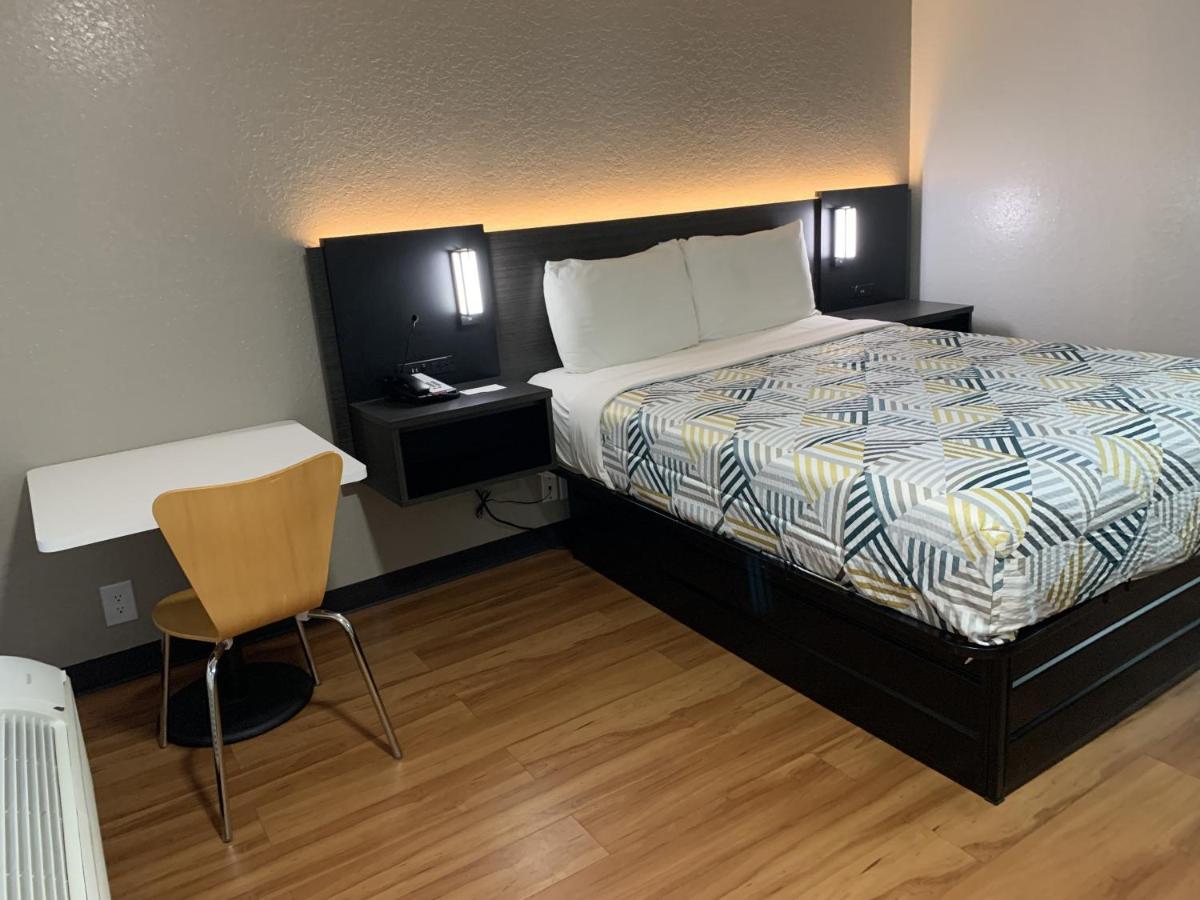 | Motel 6-Atlanta, TX