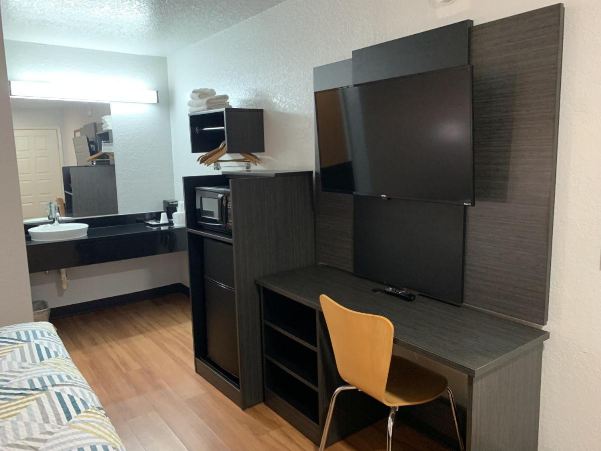 | Motel 6-Atlanta, TX