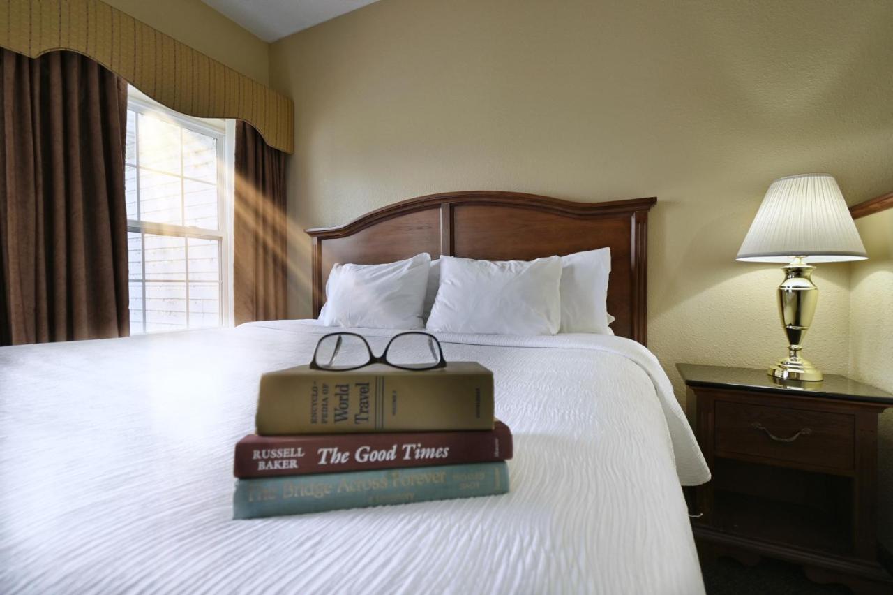 Superior King at Four Seasons Island Resort