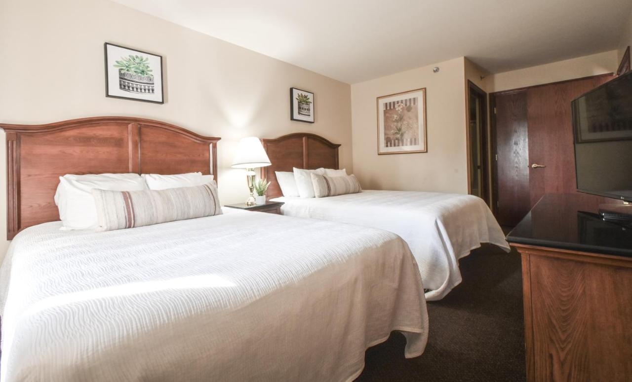 Premier Two Queen at Four Seasons Island Resort
