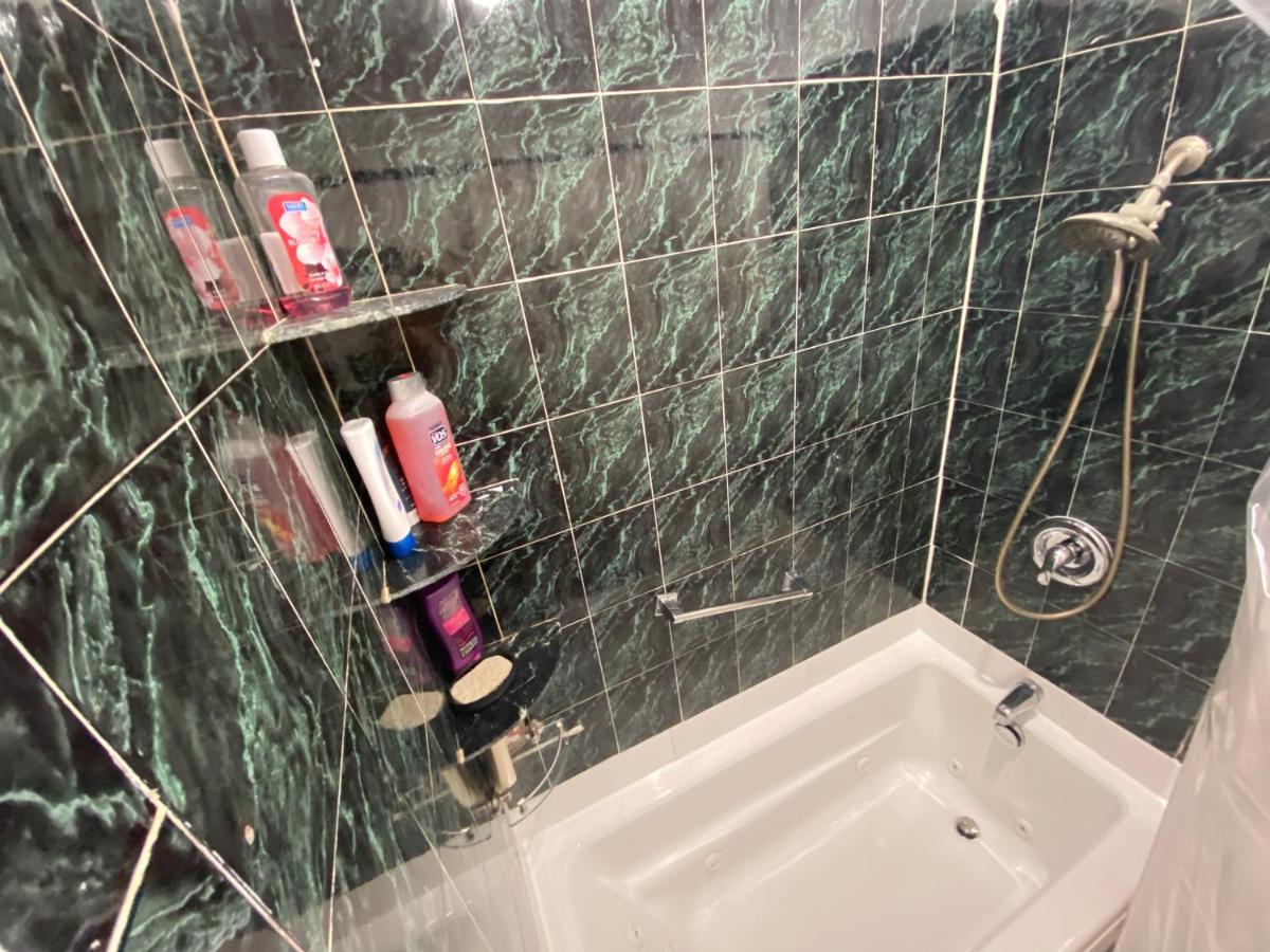 | Room in Guest room - 7privateroom Jacuzzimassage Sitparking15mins2ny