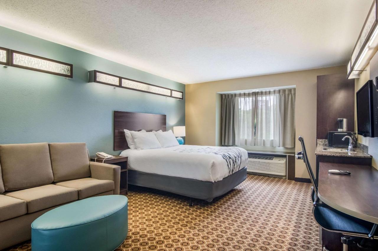 Room #134947029 at Microtel Inn & Suites by Wyndham Steubenville