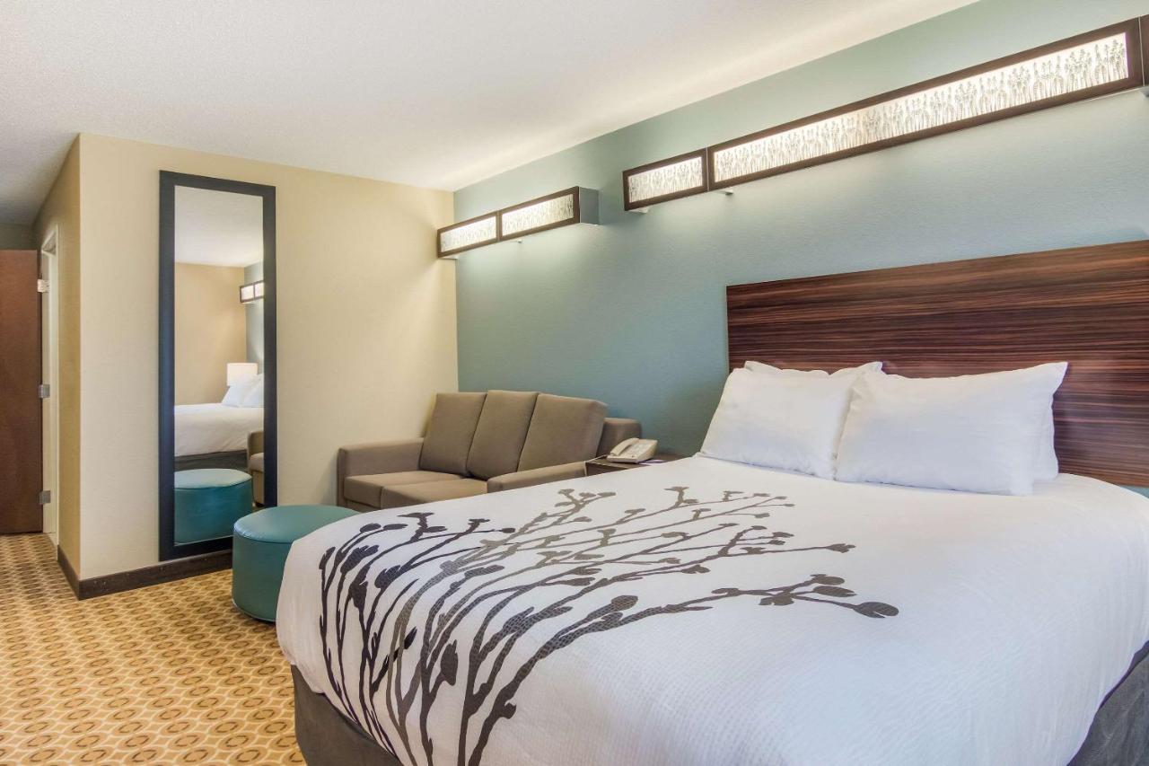 Room #134947029 at Microtel Inn & Suites by Wyndham Steubenville