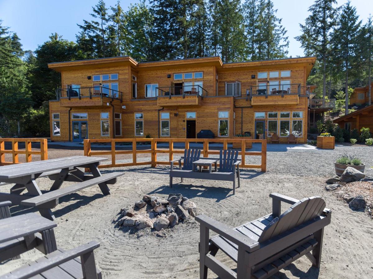 | Snug Harbor Resort and Marina