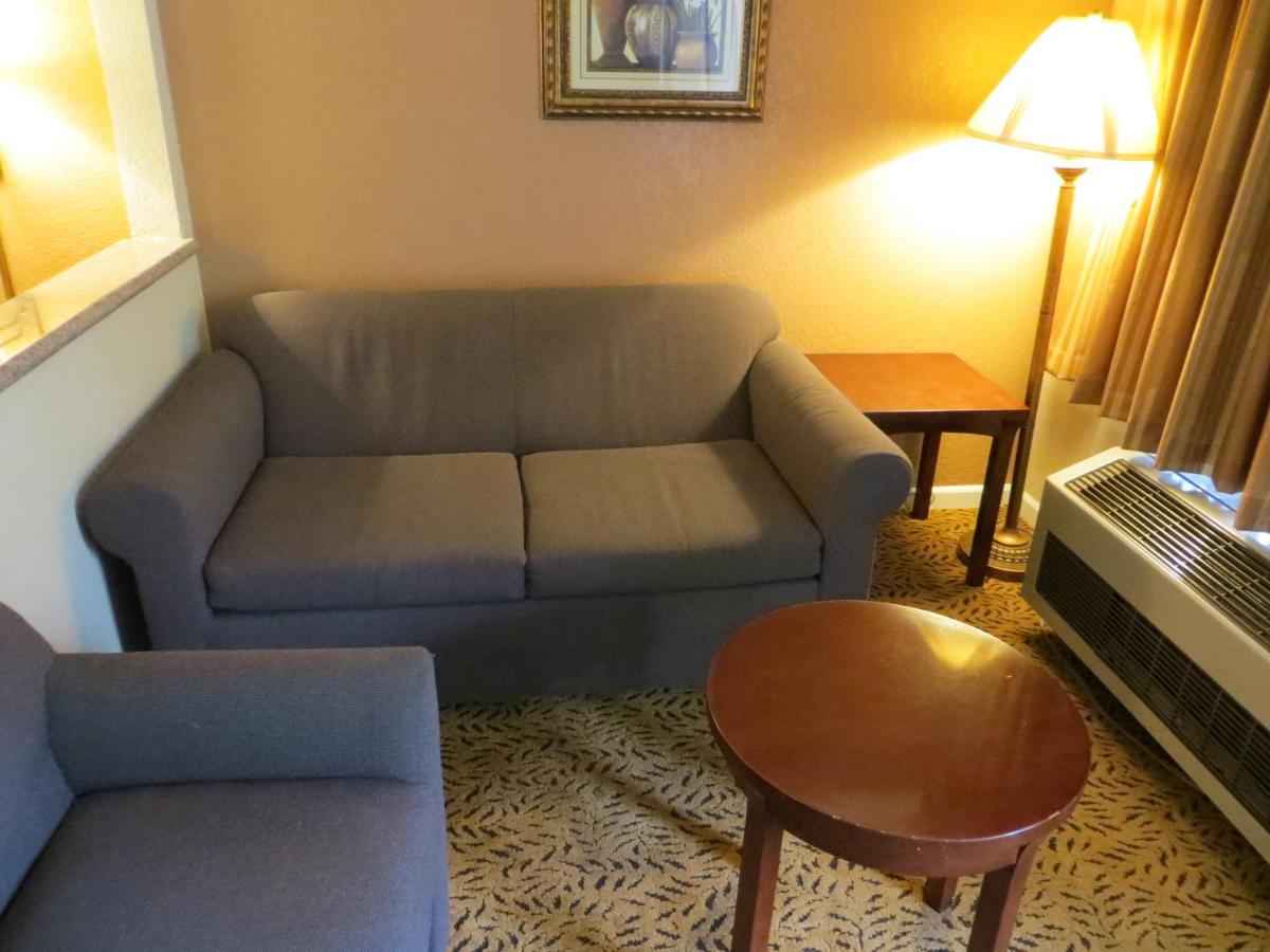 | Executive Inn & Suites Sacramento
