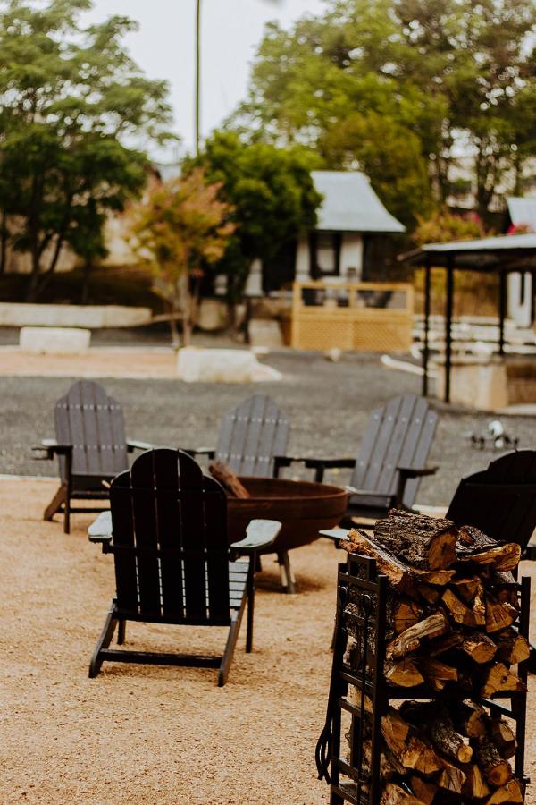 | THE VAQUERO MOTEL