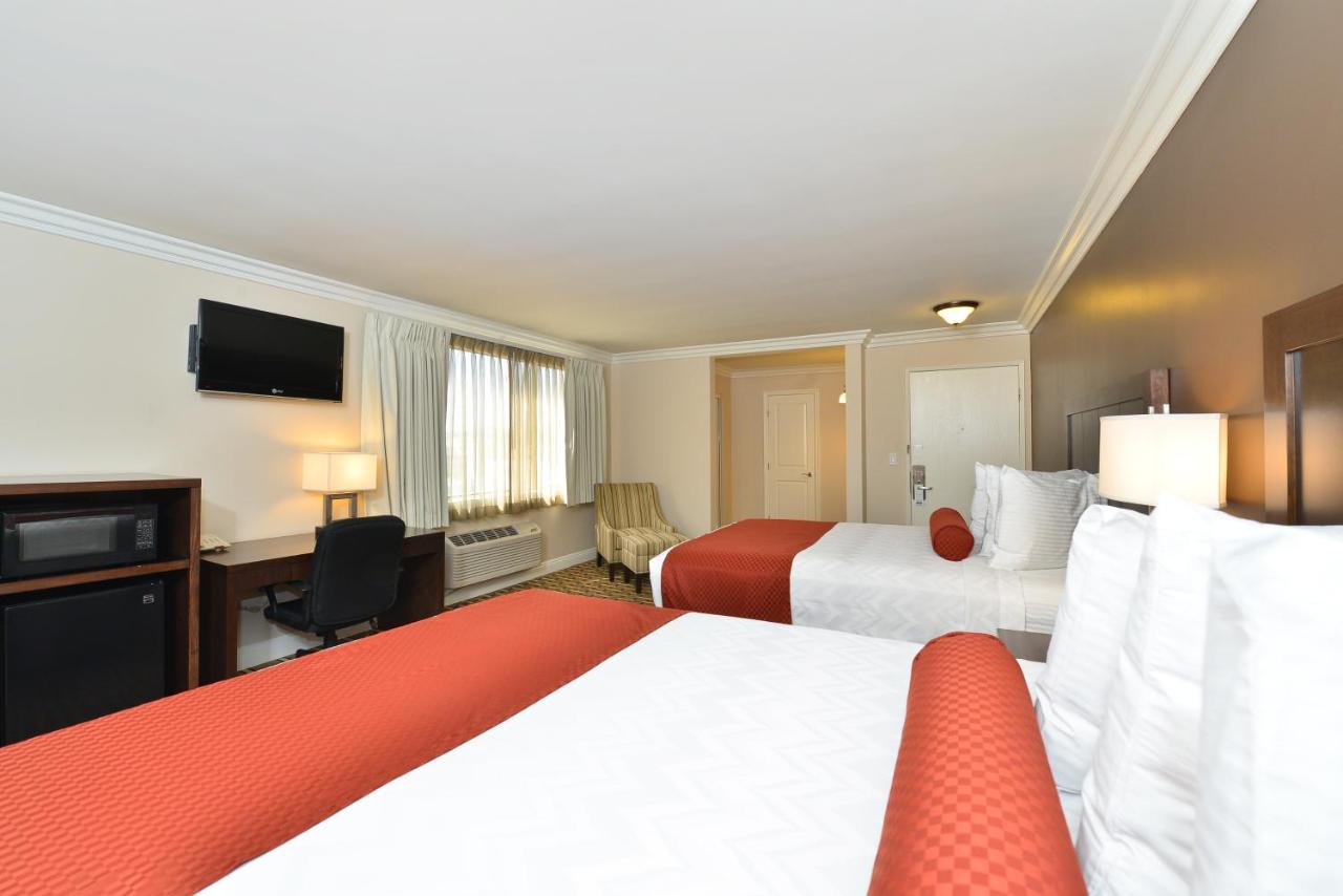 Deluxe Queen Room with Two Queen Beds - Non-Smoking at Best Western Plus LA Mid Town Hotel