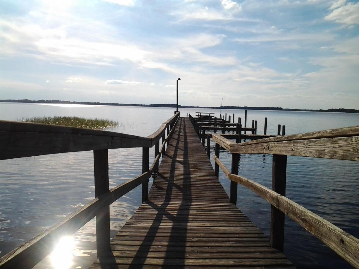 | Lakeside Inn and Cafe