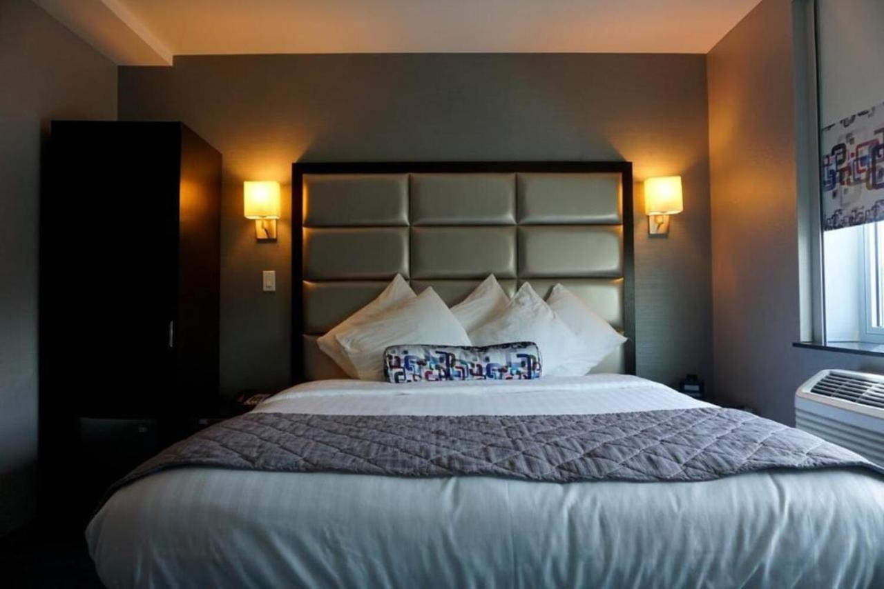  | Umbrella Hotel Bronx