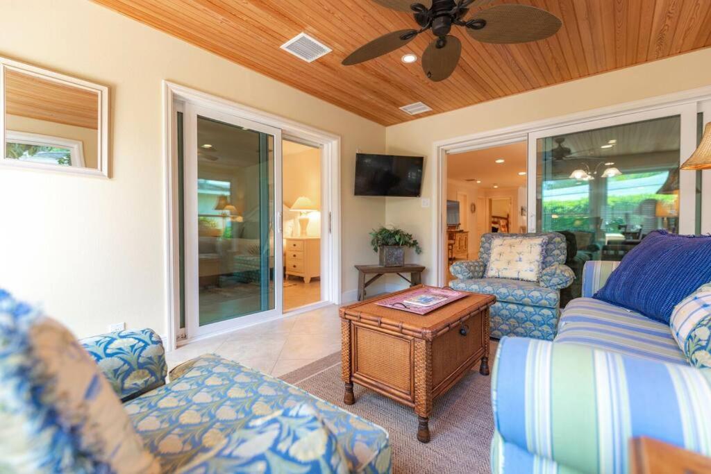 | Discover the beauty of Siesta Key at Siesta Villa Whispering Palms