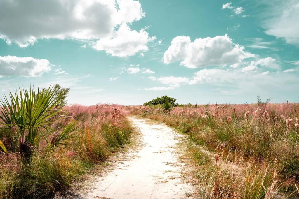 | Discover the beauty of Siesta Key at Siesta Villa Whispering Palms