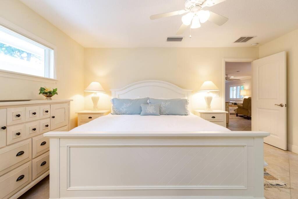 | Discover the beauty of Siesta Key at Siesta Villa Whispering Palms
