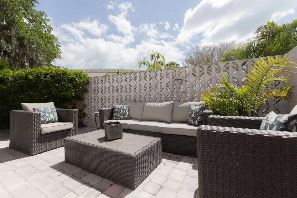 | Discover the beauty of Siesta Key at Siesta Villa Whispering Palms