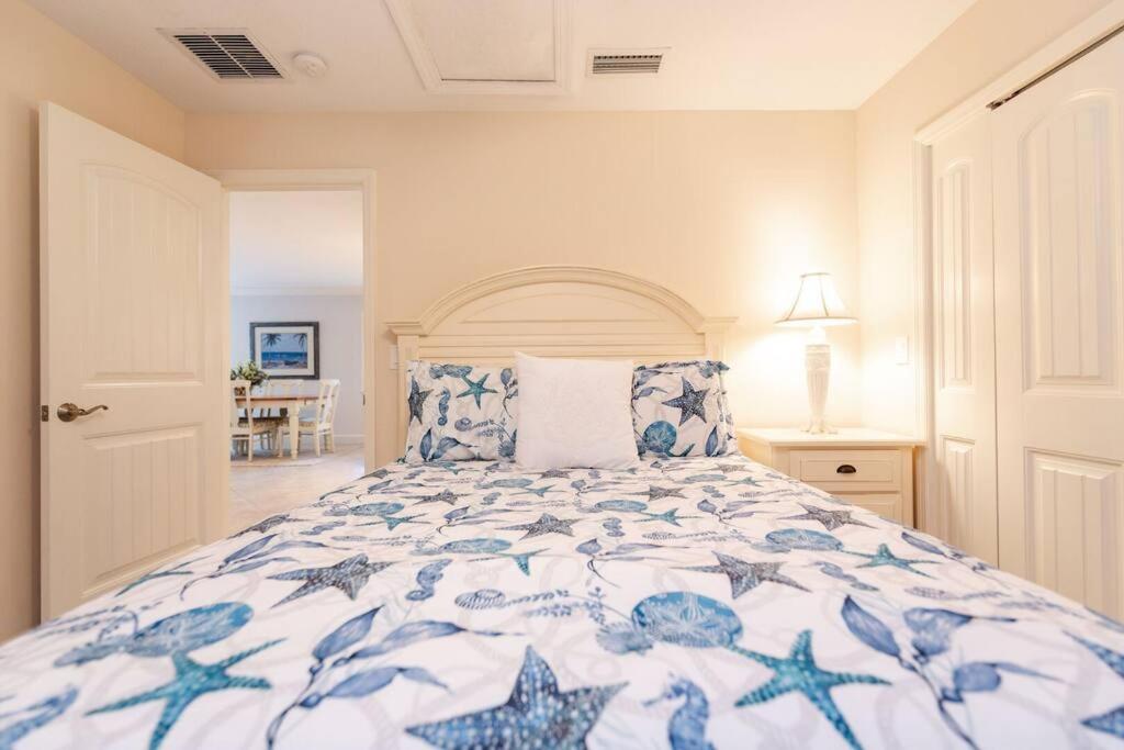| Discover the beauty of Siesta Key at Siesta Villa Whispering Palms