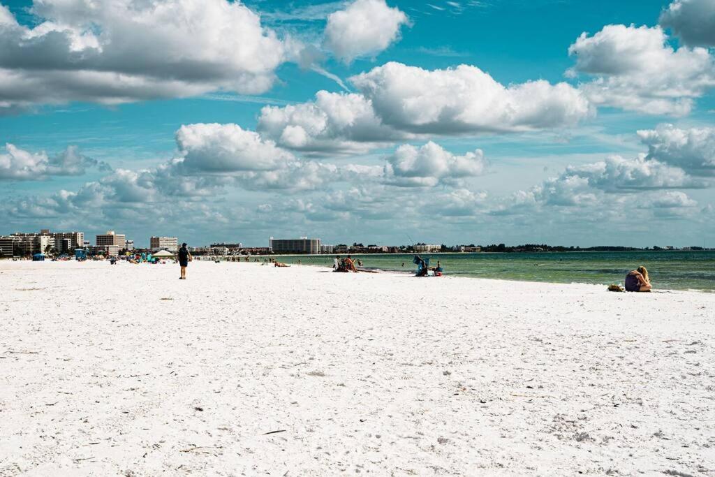 | Discover the beauty of Siesta Key at Siesta Villa Whispering Palms