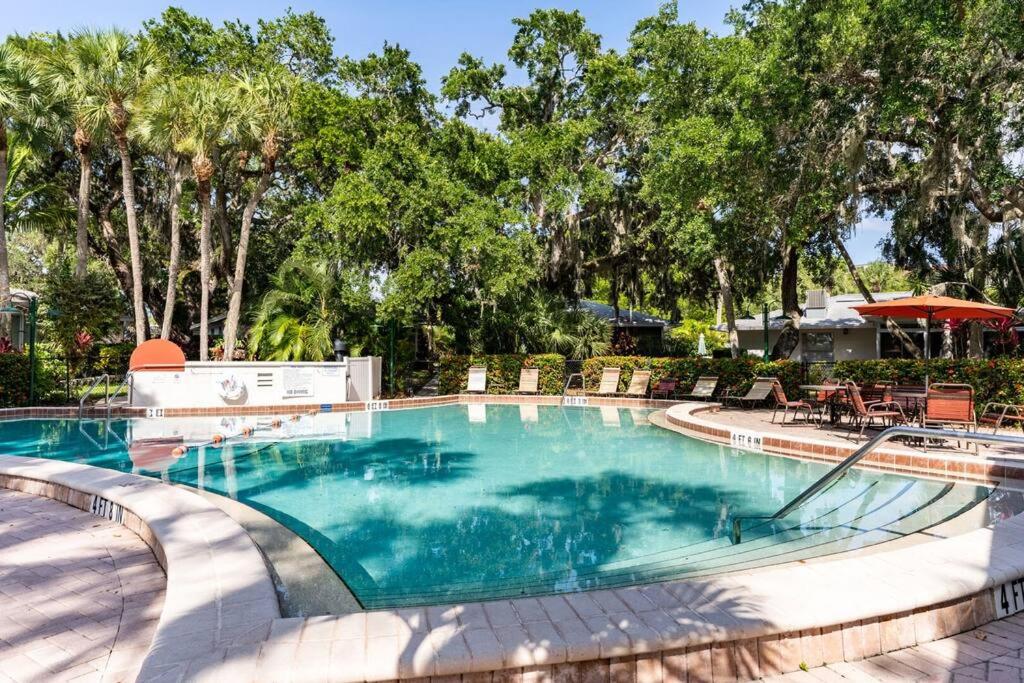 | Discover the beauty of Siesta Key at Siesta Villa Whispering Palms