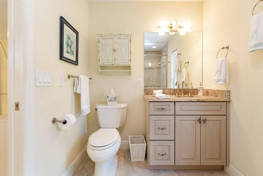 | Discover the beauty of Siesta Key at Siesta Villa Whispering Palms