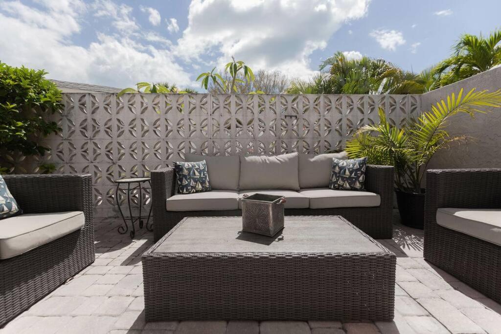 | Discover the beauty of Siesta Key at Siesta Villa Whispering Palms