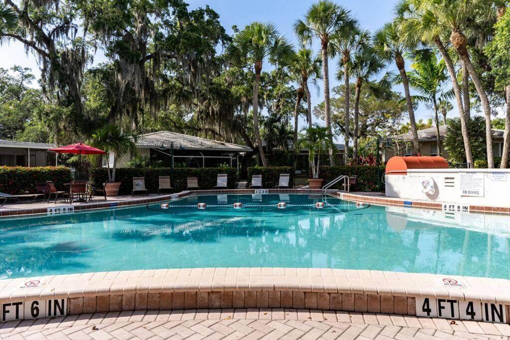 | Discover the beauty of Siesta Key at Siesta Villa Whispering Palms