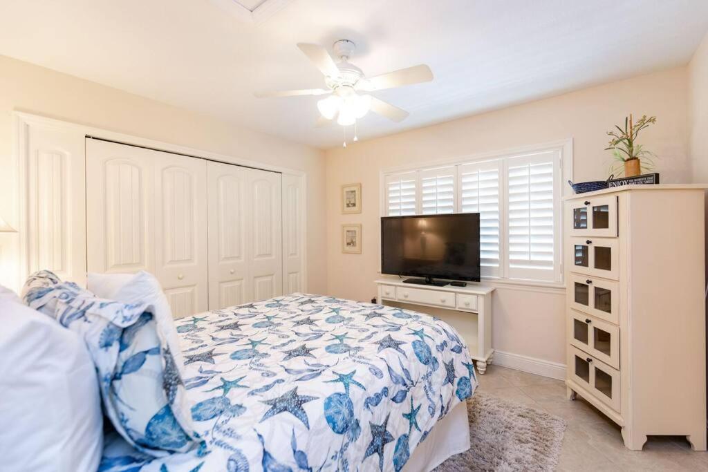 | Discover the beauty of Siesta Key at Siesta Villa Whispering Palms