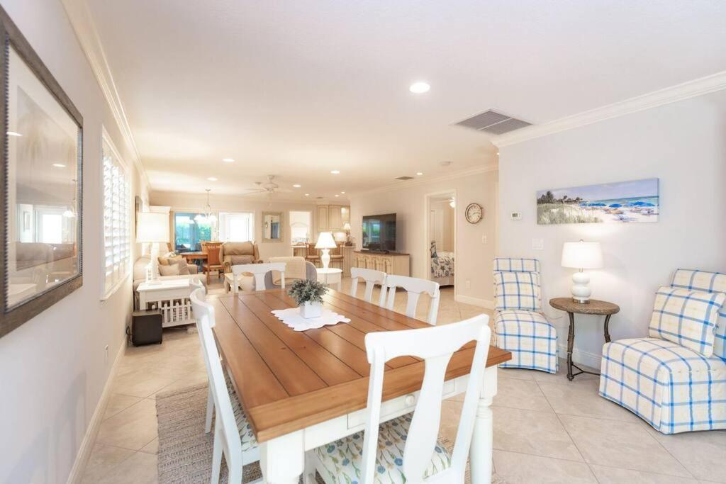 | Discover the beauty of Siesta Key at Siesta Villa Whispering Palms