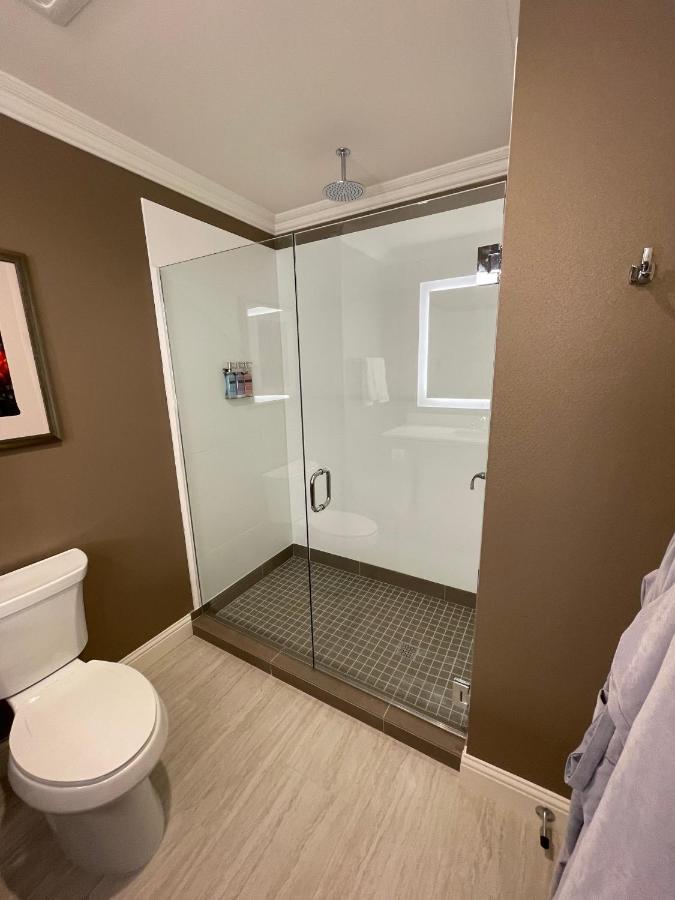  | Majestic Inn & Spa