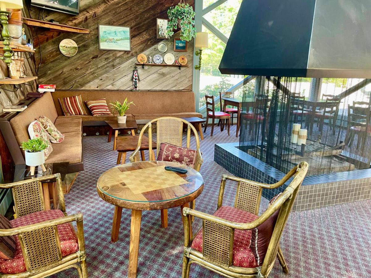 | Toll Road Inn
