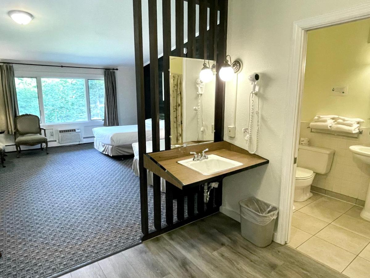 | Toll Road Inn