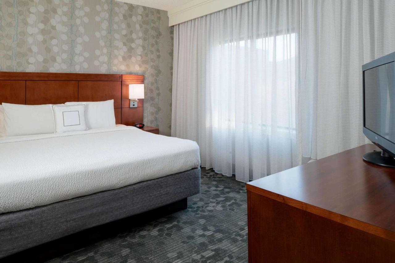 Hearing Accessible Guestroom King at Sonesta Select Kansas City South Overland Park