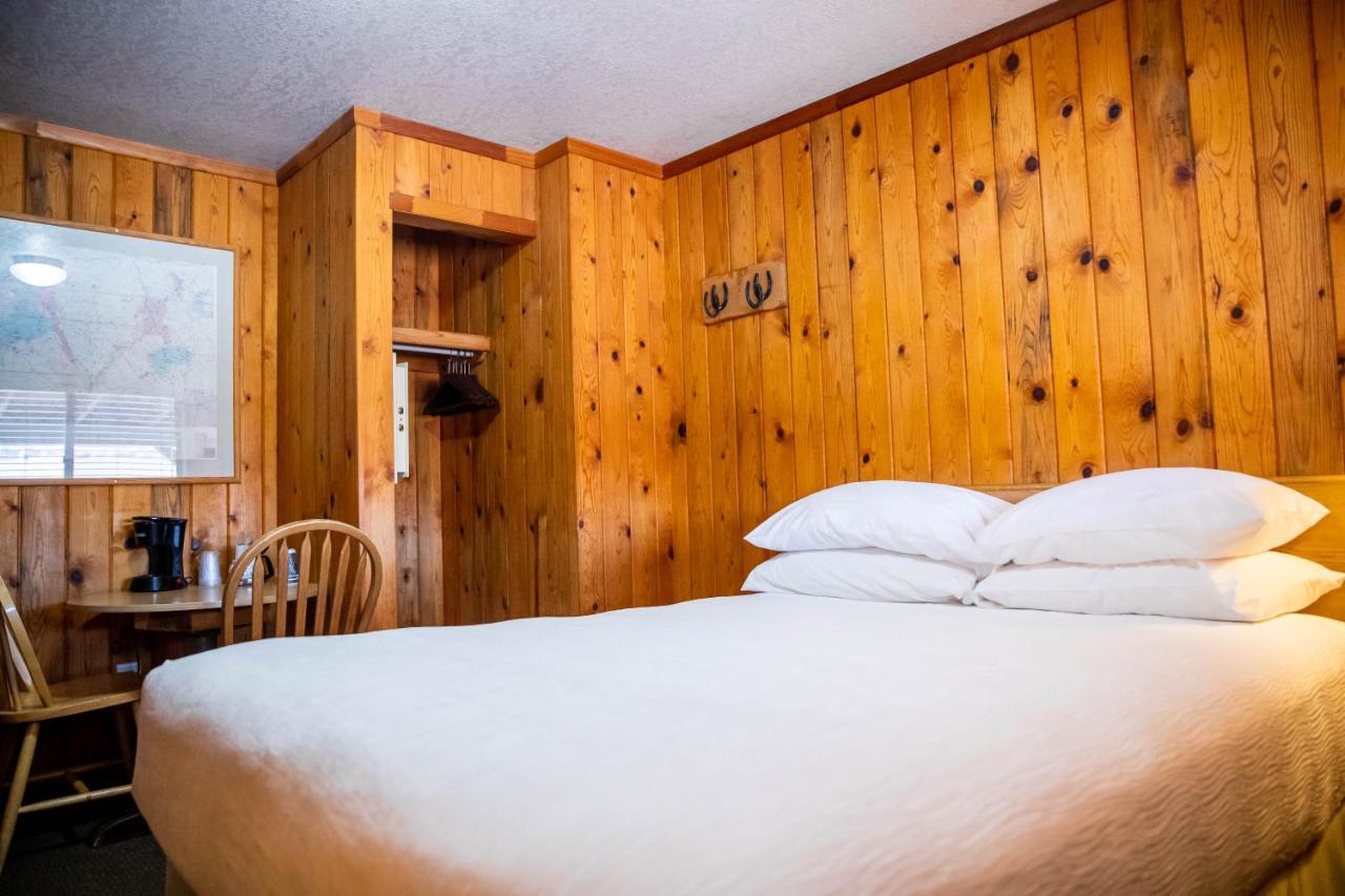 | Red Stone Inn