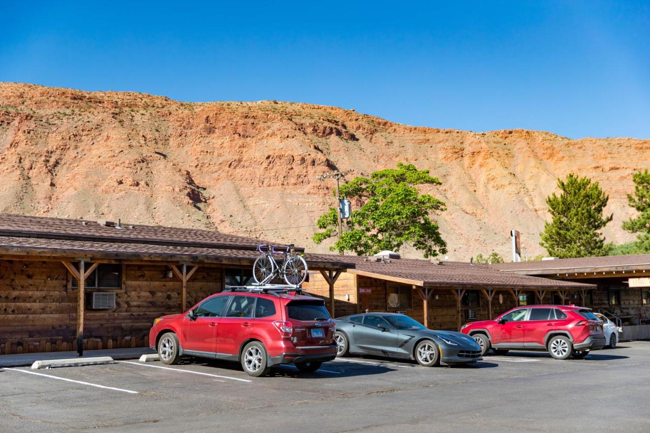 | Red Stone Inn