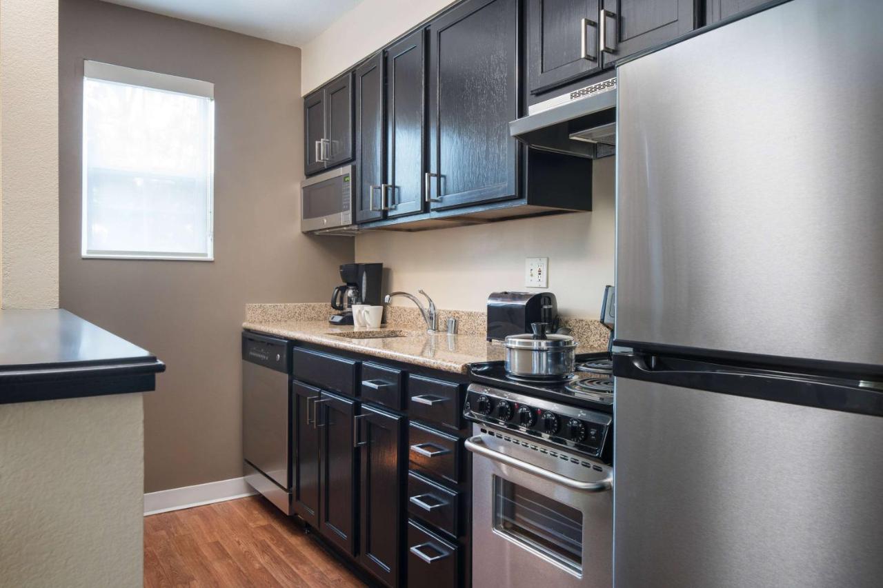Mobility/Hearing Accessible Two Bedroom Suite - Queen in Each Shower at Sonesta Simply Suites Seattle Renton