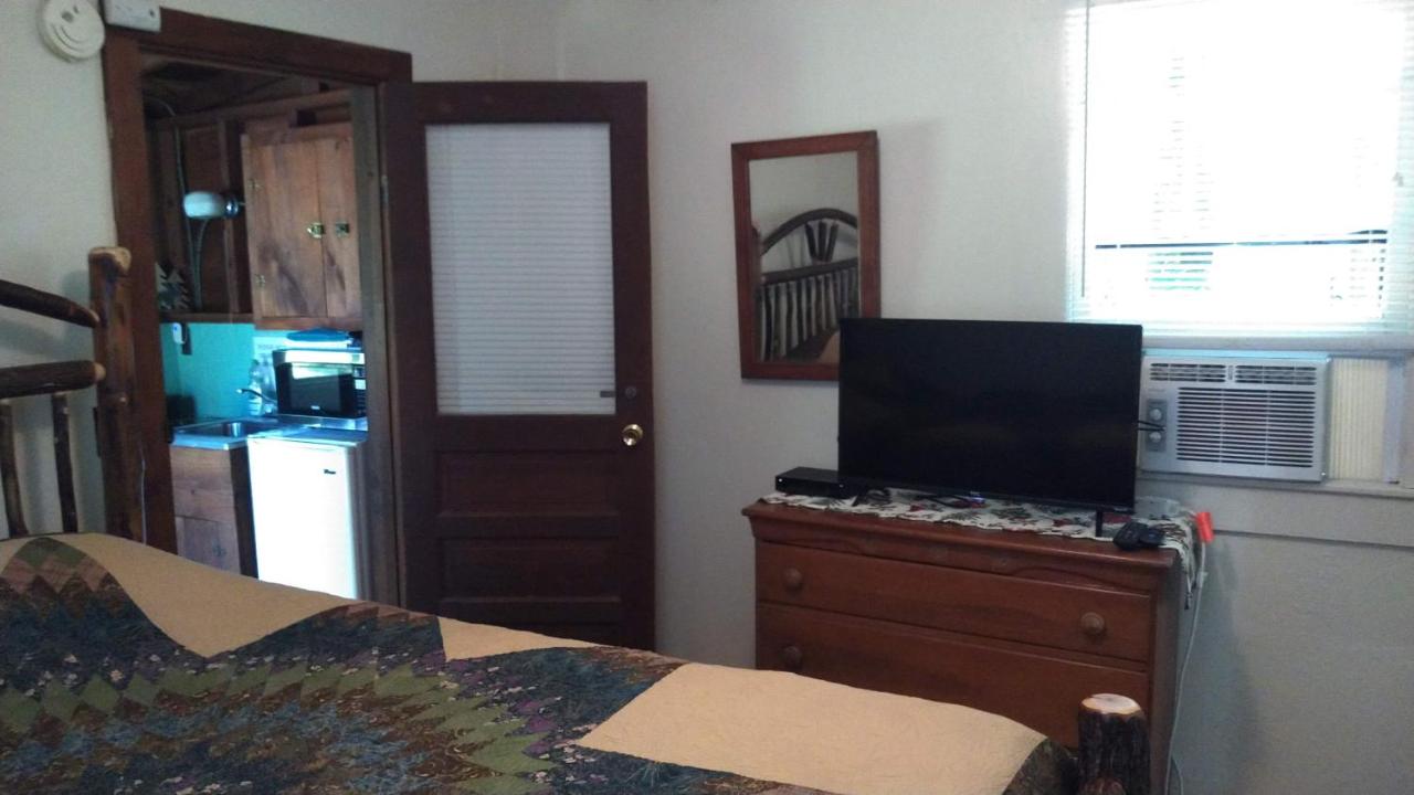  | Moreno's Cottages