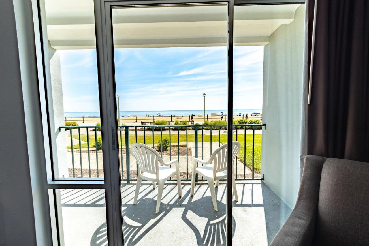 Double Room with Two Double Beds - Non-Smoking/Ground Floor at Seaview Hotel