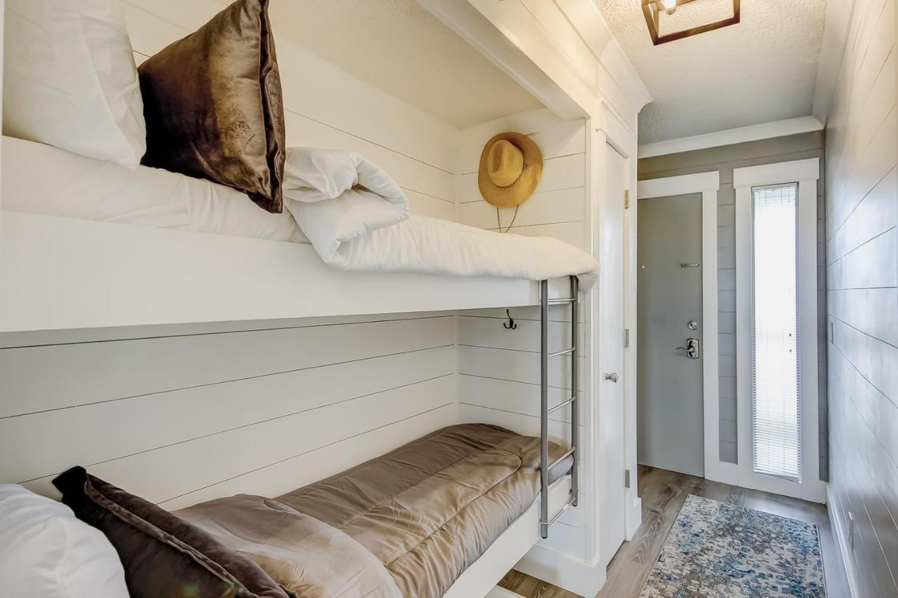 | Sea Cabin 121-B