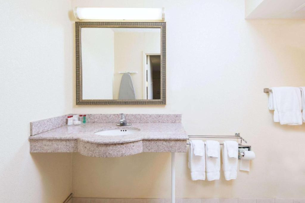 King Studio Suite - Smoking at Ramada by Wyndham Pikesville/Baltimore North
